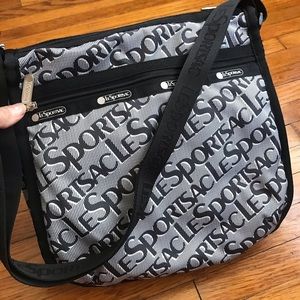 LeSportSac NWT Madison Med Top Zip Hobo Messenger